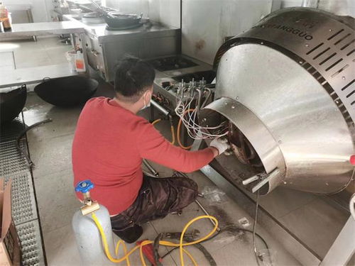 總臺食堂對灶具 燃氣報警設(shè)備進行整改