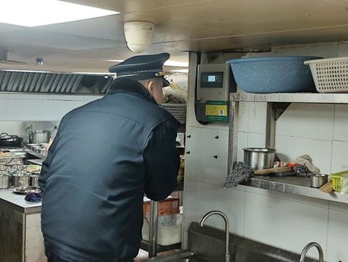 從市容衛(wèi)士到安全守護(hù)者,普陀城管用專(zhuān)業(yè)與溫度保障商戶(hù)燃?xì)獍踩? />
</a>
<span><a href=